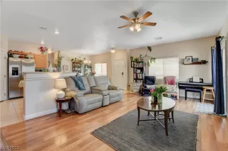 Photo #6: 2496884 Listing