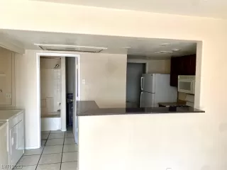 Photo #3: 2496898 Listing 