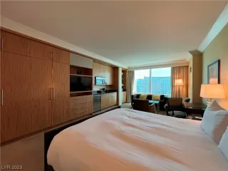 Photo #2: 2496946 Listing