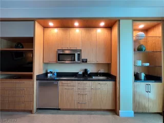 Photo #3: 2496946 Listing