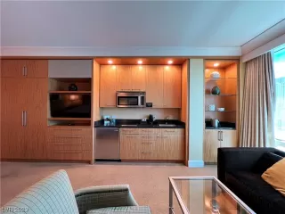 Photo #4: 2496946 Listing