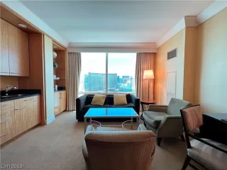 Photo #5: 2496946 Listing