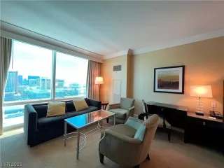 Photo #6: 2496946 Listing