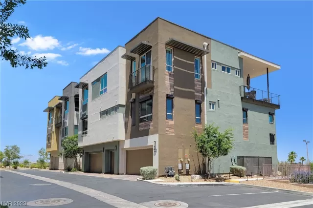 MLS: 2496985 Condo For Sale