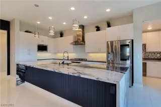 Photo #2: 2496985 Listing 