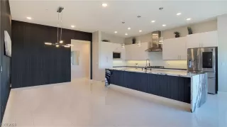 Photo #3: 2496985 Listing 