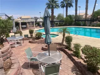 Photo #5: 2497121 Listing