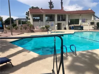 Photo #6: 2497121 Listing