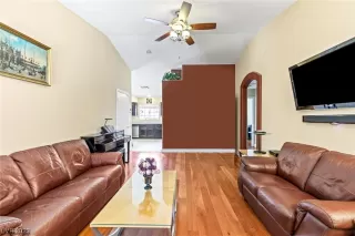 Photo #5: 2497280 Listing 