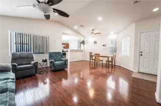 Photo #6: 2497296 Listing