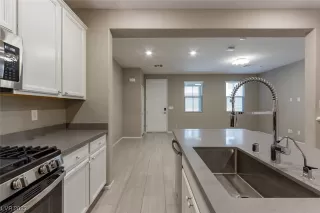 Photo #4: 2497351 Listing