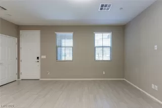 Photo #5: 2497351 Listing