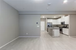 Photo #6: 2497351 Listing