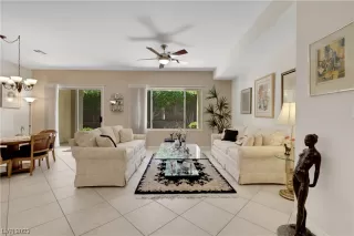 Photo #5: 2497366 Listing 