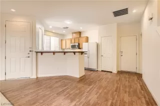 Photo #2: 2497382 Listing