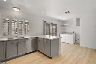 Photo #2: 2497403 Listing 