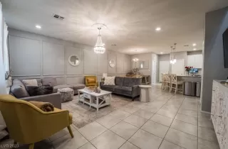 Photo #5: 2497432 Listing