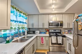 Photo #5: 2497501 Listing