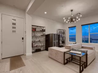 Photo #2: 2497504 Listing