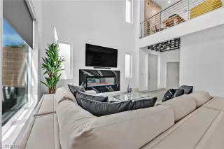 Photo #5: 2497519 Listing 