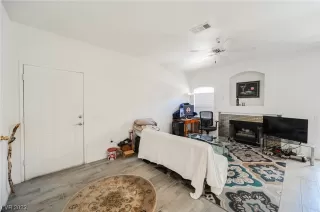 Photo #5: 2497567 Listing