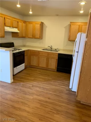 Photo #4: 2497579 Listing 