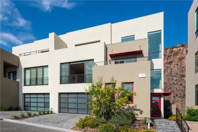 MLS: 2497601 Condo For Sale