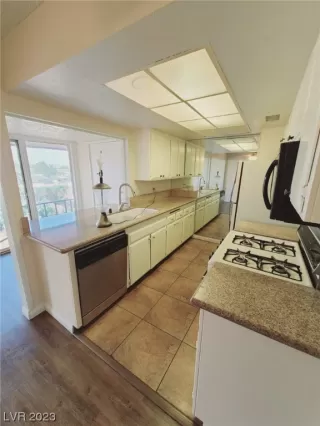 Photo #2: 2497654 Listing