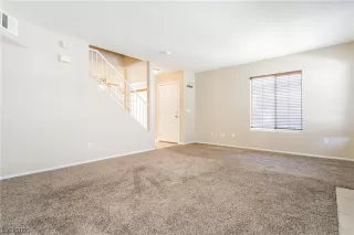 Photo #5: 2497692 Listing