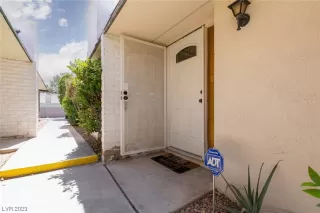 Photo #1: 2497698 Listing 