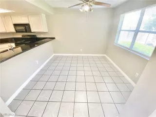 Photo #5: 2497720 Listing 