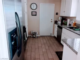 Photo #3: 2497735 Listing