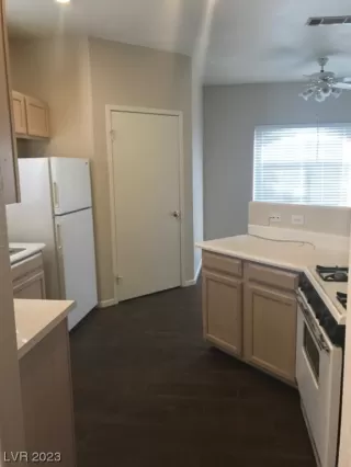 Photo #4: 2497740 Listing