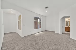 Photo #5: 2497748 Listing