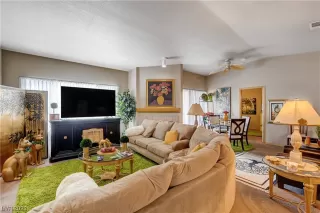 Photo #4: 2497771 Listing