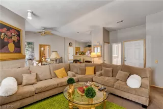 Photo #5: 2497771 Listing