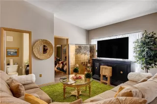 Photo #6: 2497771 Listing