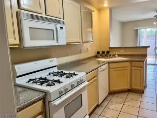 Photo #2: 2497786 Listing