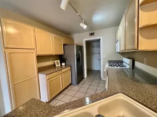 Photo #3: 2497786 Listing