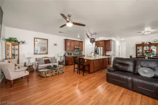 Photo #4: 2497821 Listing