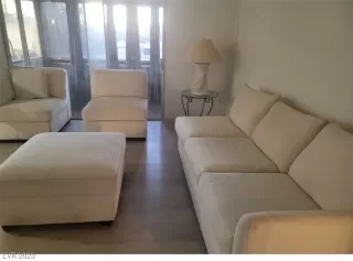 Photo #3: 2497861 Listing