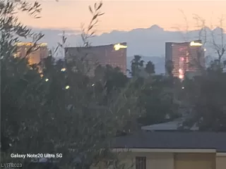 Photo #4: 2497861 Listing