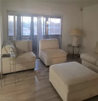 Photo #6: 2497861 Listing