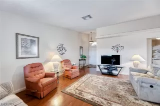 Photo #6: 2497875 Listing