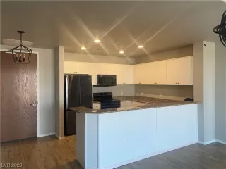Photo #1: 2497876 Listing 