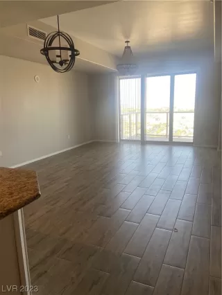 Photo #5: 2497876 Listing 
