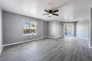 Photo #6: 2497897 Listing