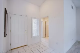 Photo #5: 2497909 Listing