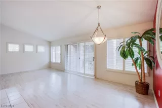 Photo #6: 2497909 Listing