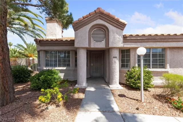 MLS: 2497923 Condo For Sale